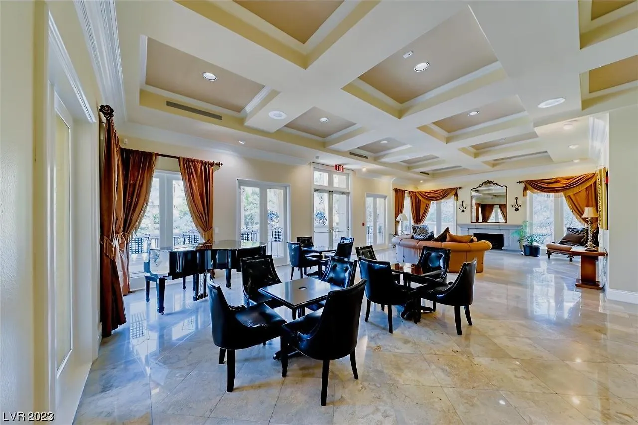 Fabulous Penthouse Apartment Las Vegas Strip View With Resort Amenities! 5 Min Walk To Main Attractions! Only Long Term Rentals Min 30 Nights!