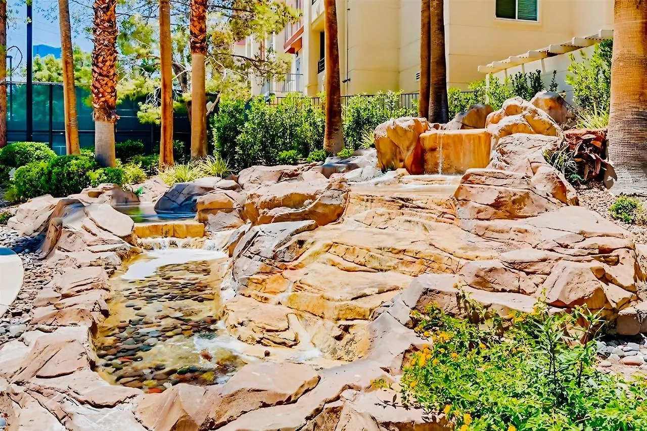 Fabulous Penthouse Apartment Las Vegas Strip View With Resort Amenities! 5 Min Walk To Main Attractions! Only Long Term Rentals Min 30 Nights!